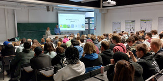 The image shows the kickoff of the poster course