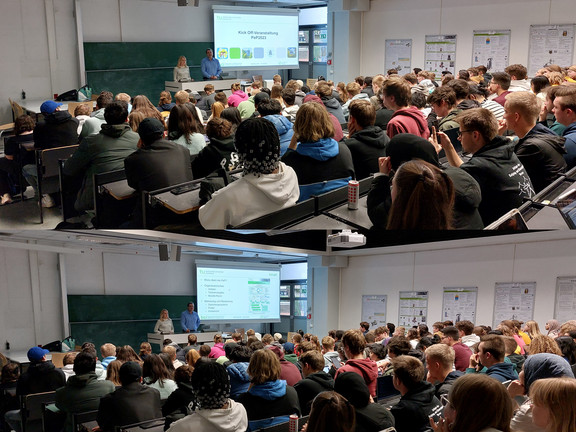 The image shows the kickoff of the poster course