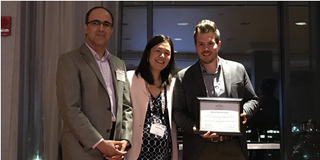  Prof. Evelyn Wang (MIT) and Prof. Saeed Maghaddam (University of Florida) award Felix Reichmann with the best poster award at the international conference on Nano-, Micro-, Minichannels 2017 in Cambrige, MA, USA