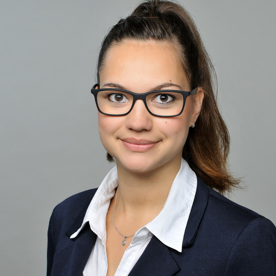 The image shows Mira Schmalenberg