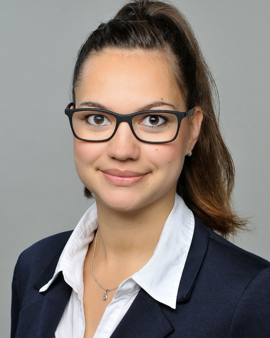 The image shows Mira Schmalenberg