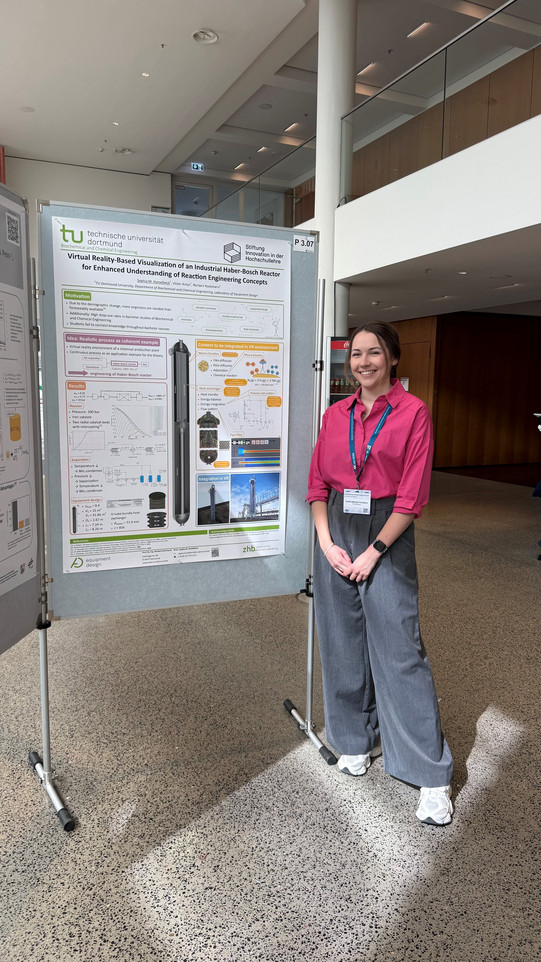 The picture shows Sophia Hamelbeck and her poster at the REACT2026.