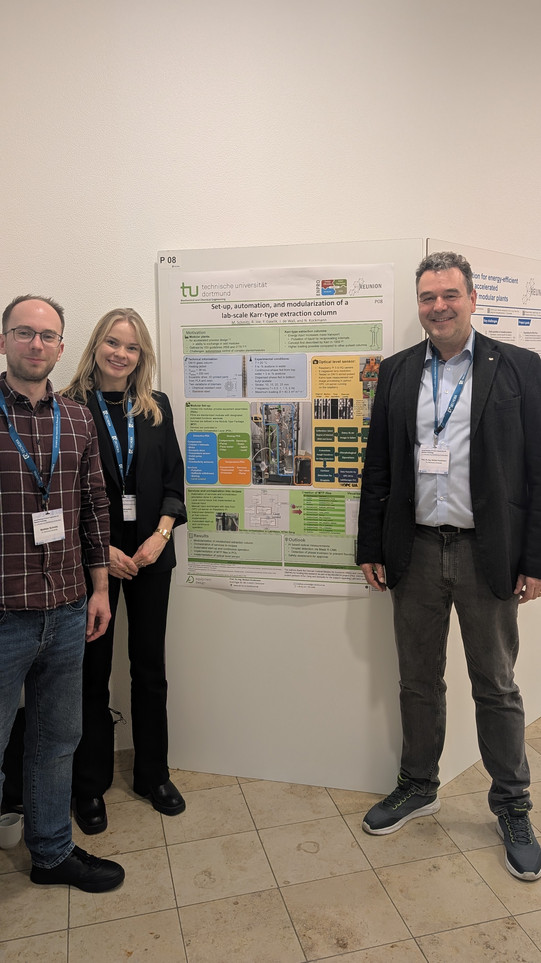 The picture shows Laura Marsollek, Mathias Schmitz and prof. Norbert Kockmann at PEMT summit 2025