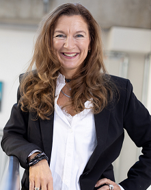 The image shows Nadine Niesert.