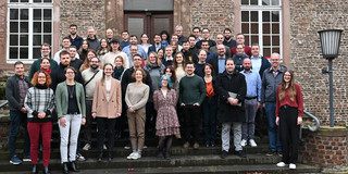 The image shows members of the AUFBRUCH project.