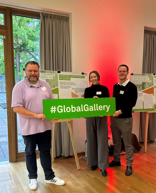 The picture shows Sophia Hamelbeck, Nils Kaufhold and Tobias Ortelt at the Global Gallery