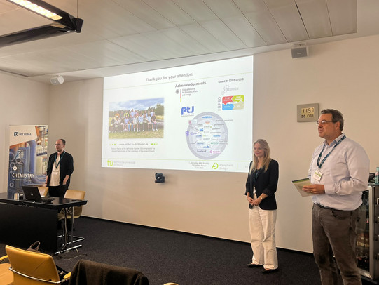 The picture shows Mathias Schmitz, Laura Marsollek and Norbert Kockmann at the DECHEMA FORUM 2026.